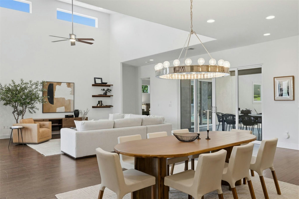 2704 Oak Park Dr — exterior