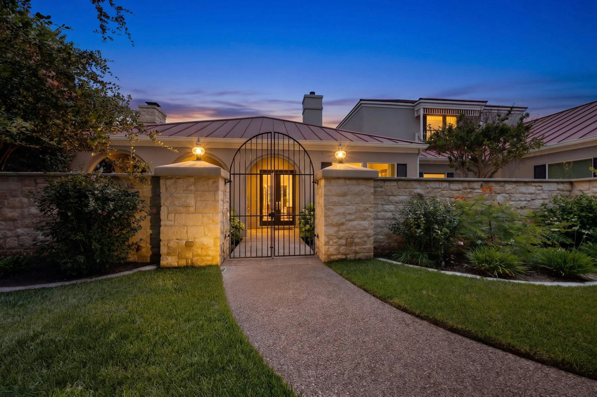 16002 Canard Cir — exterior