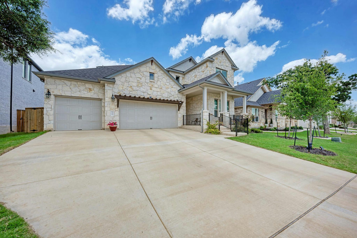 1105 White Daisy Ln — exterior