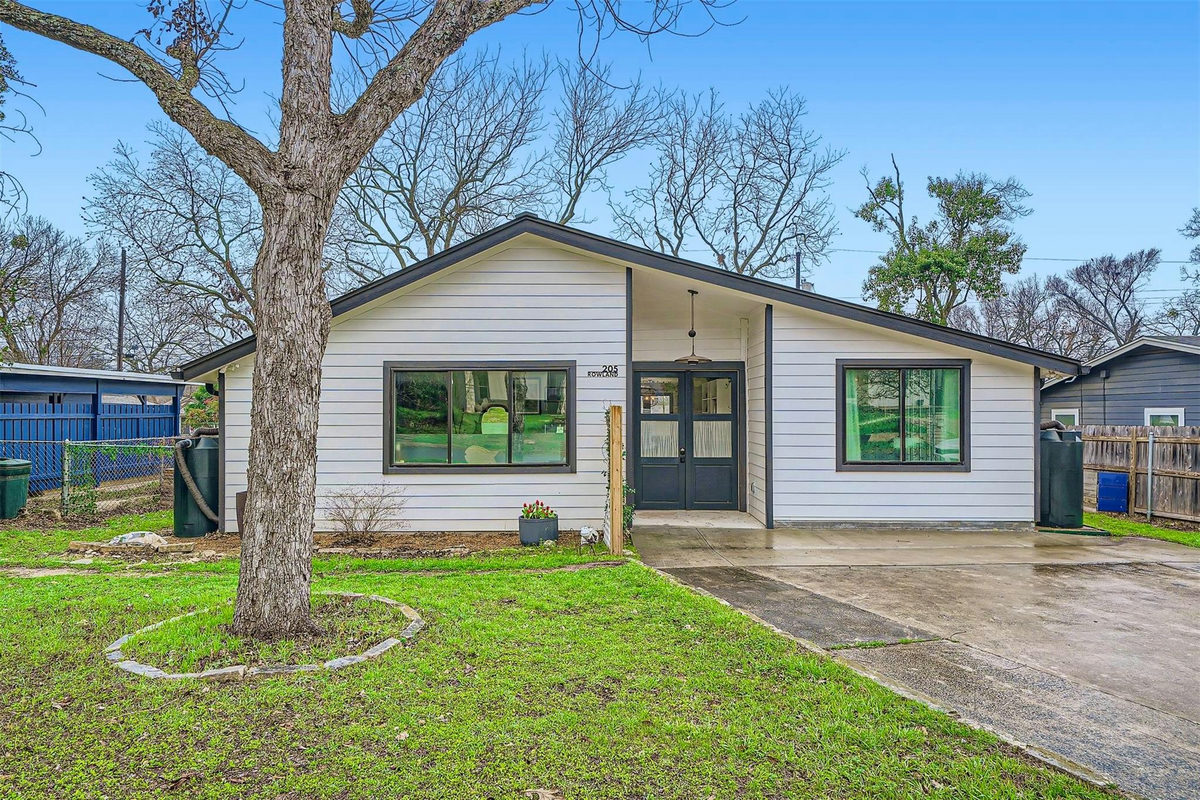 205 Rowland Dr — exterior