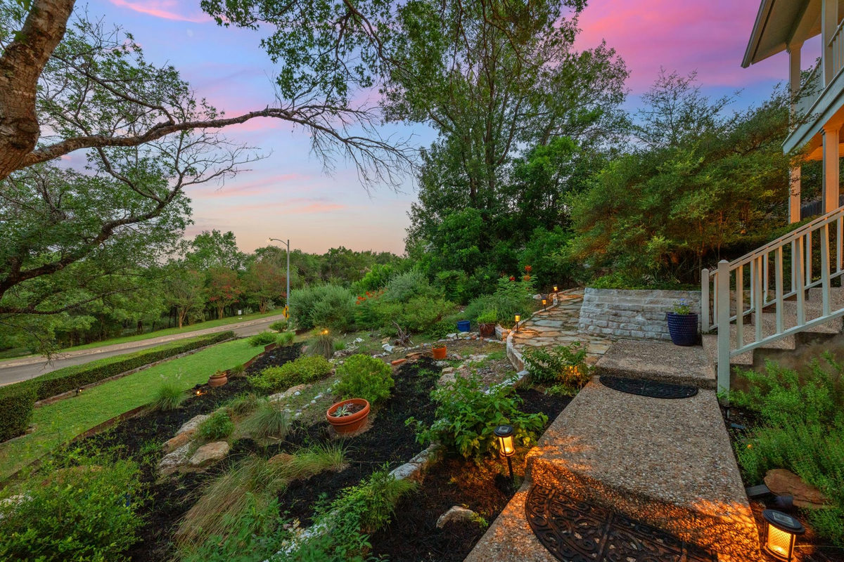 6004 Mount Bonnell Rd — exterior