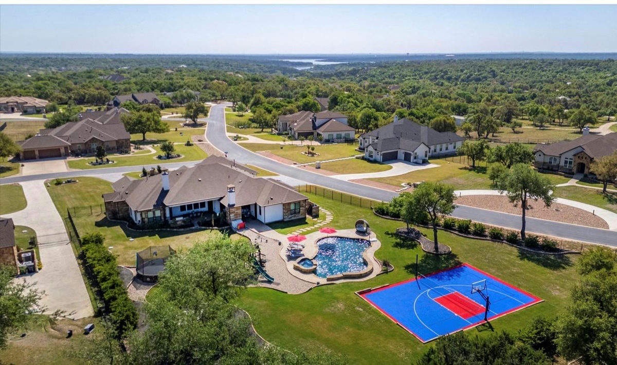 401 Highland Bluff Dr — exterior
