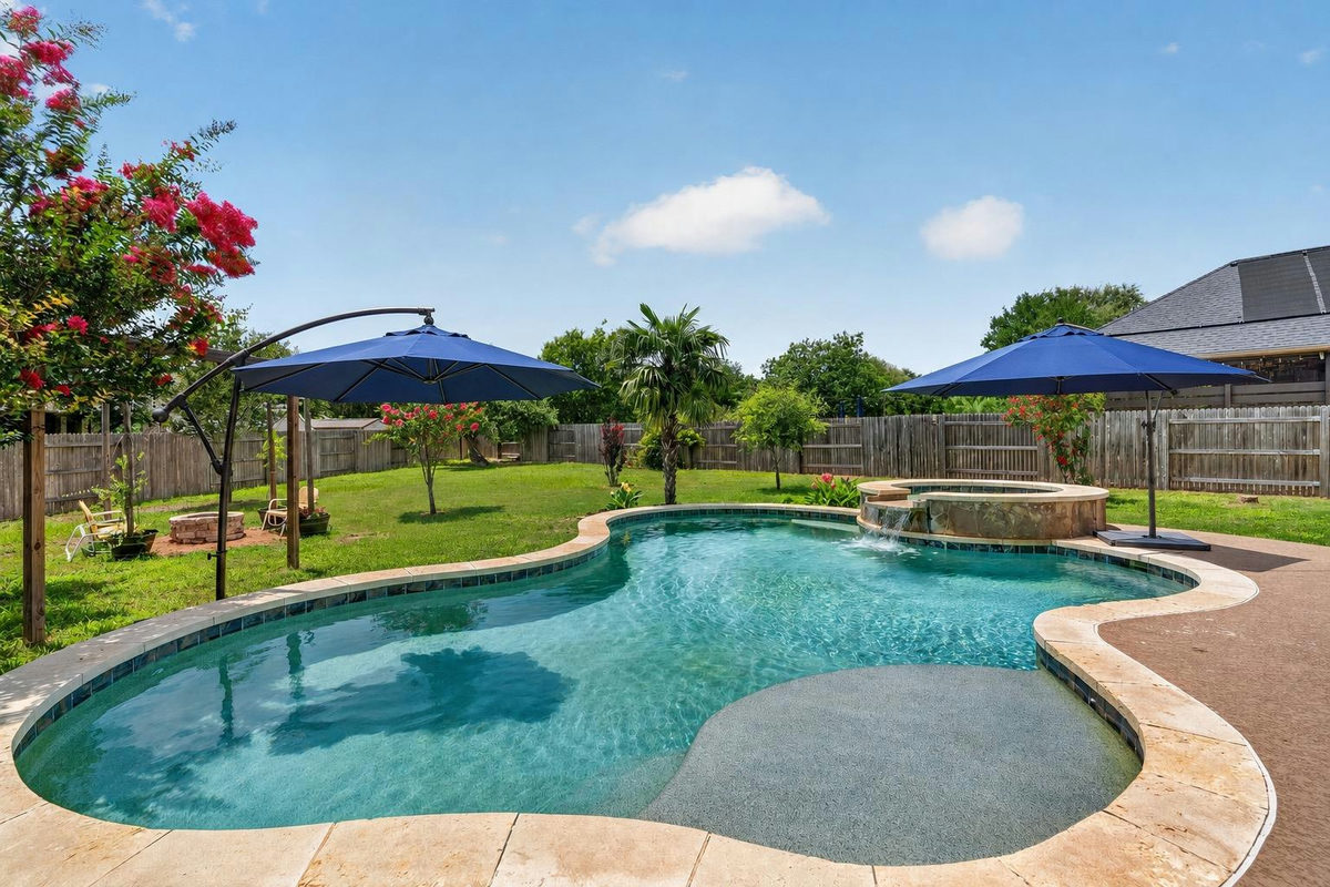 13680 Mesa Verde Dr — exterior