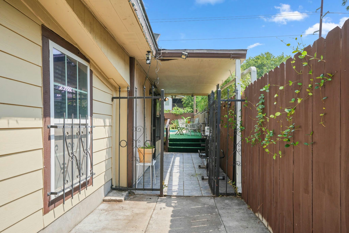 1908 Holly St — photo 2