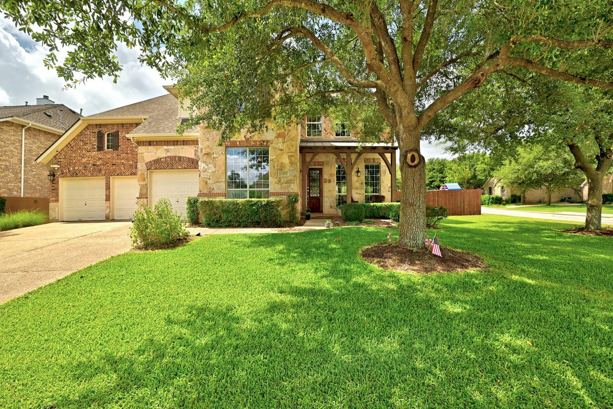 1385 Pine Forest Cir — photo 2