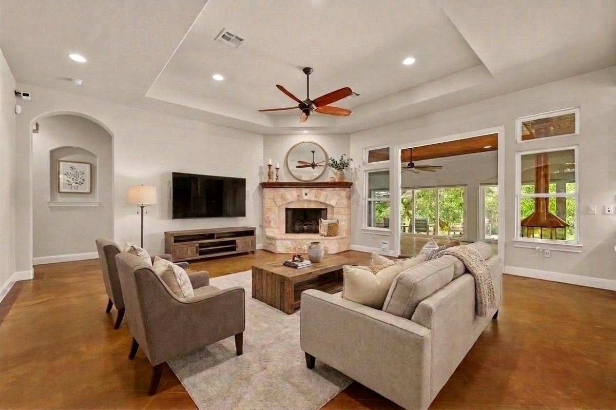 1012 Quail Ridge Dr — photo 2