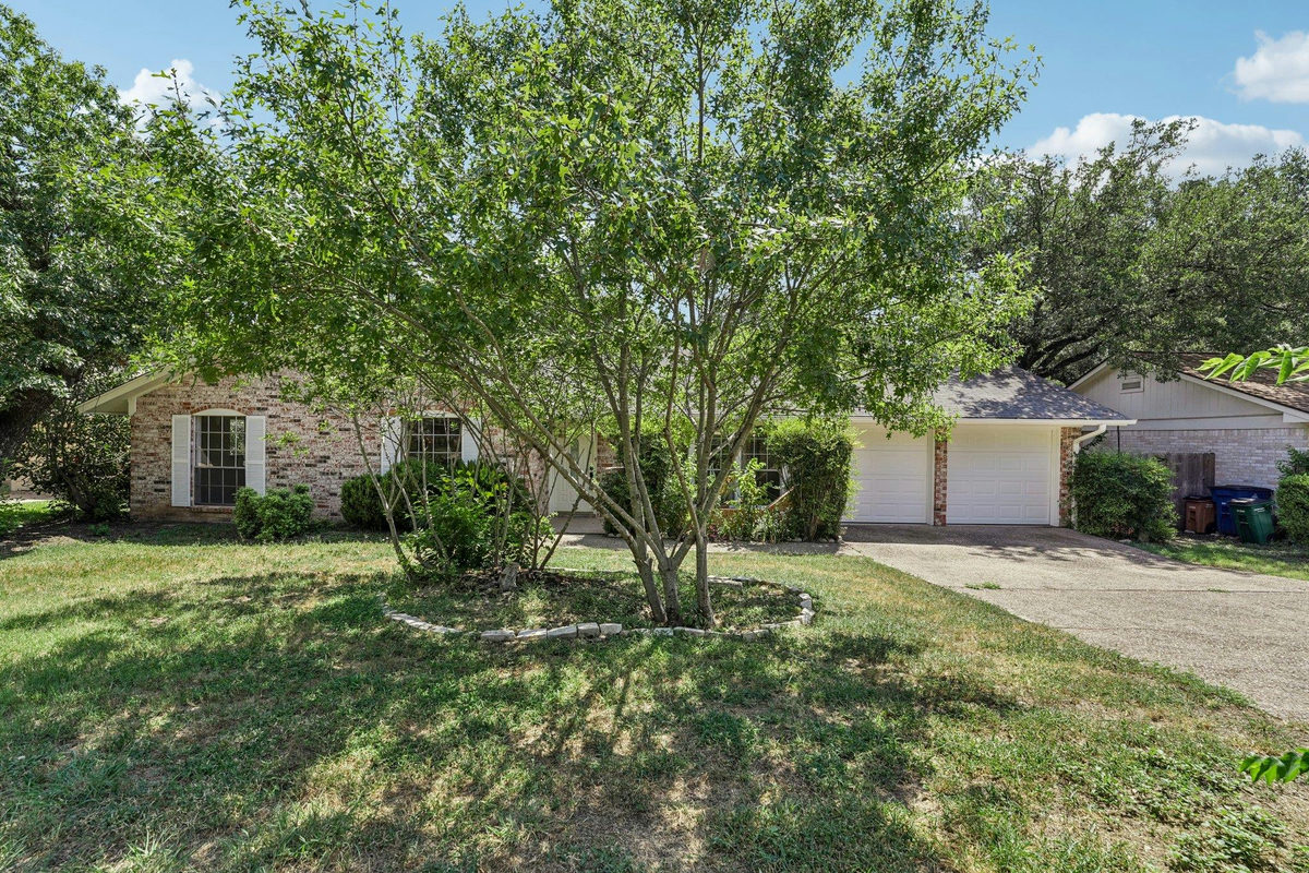 11307 Alhambra Dr — exterior
