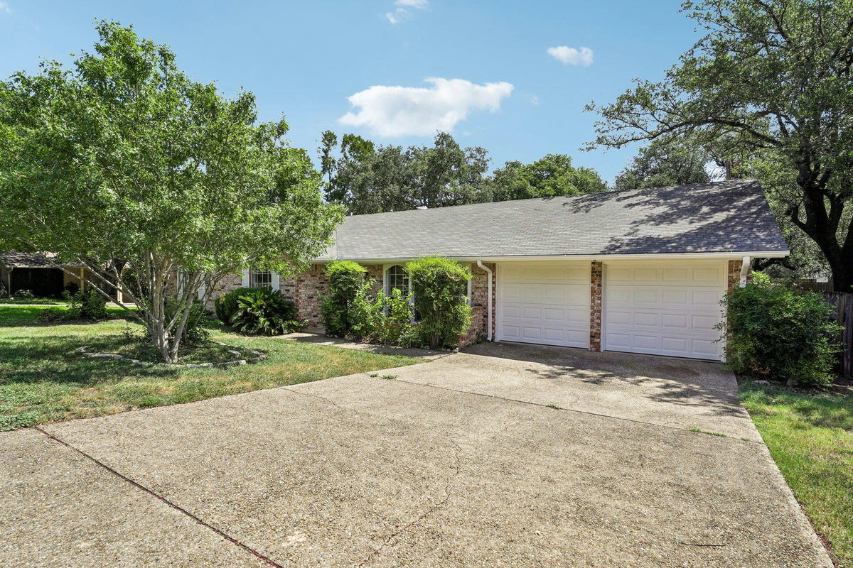 11307 Alhambra Dr — photo 2