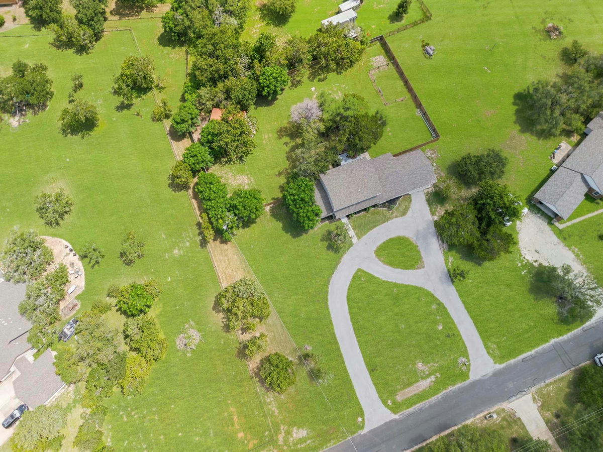 411 Carriage Oaks Dr — photo 4