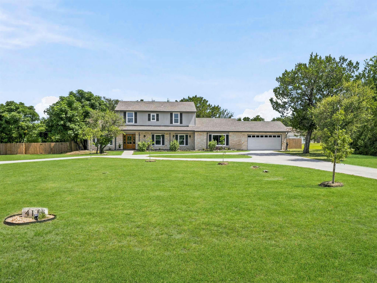 411 Carriage Oaks Dr — photo 2