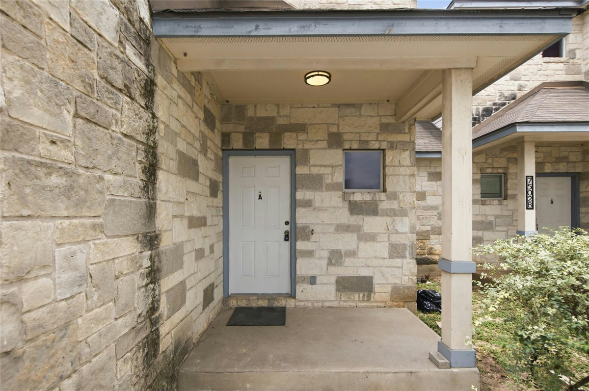 7502 Lazy Creek Dr — photo 2