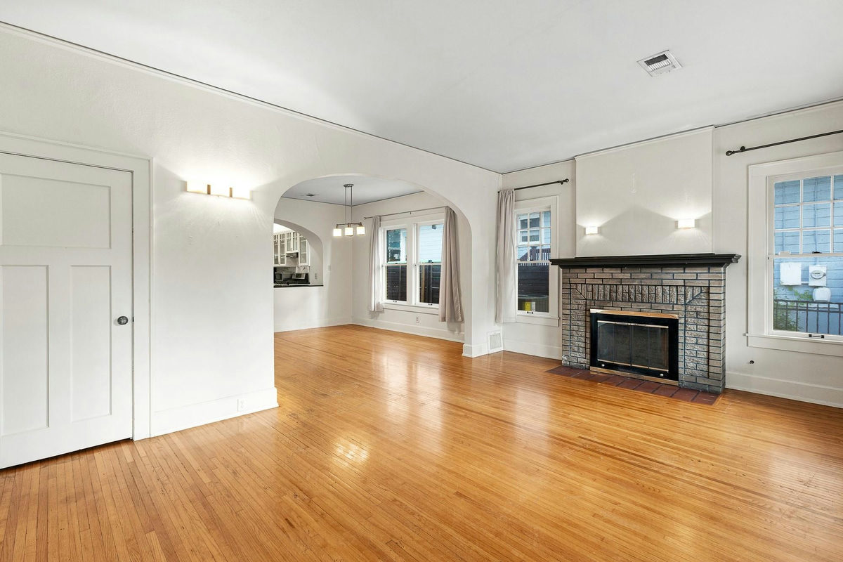 3200 Harris Park Ave — photo 2