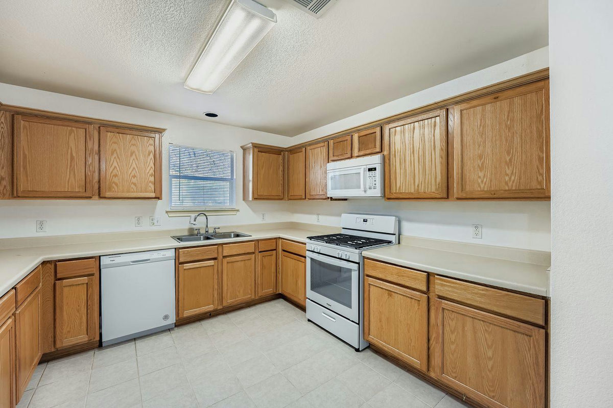 3309 Robinson Ave — photo 5