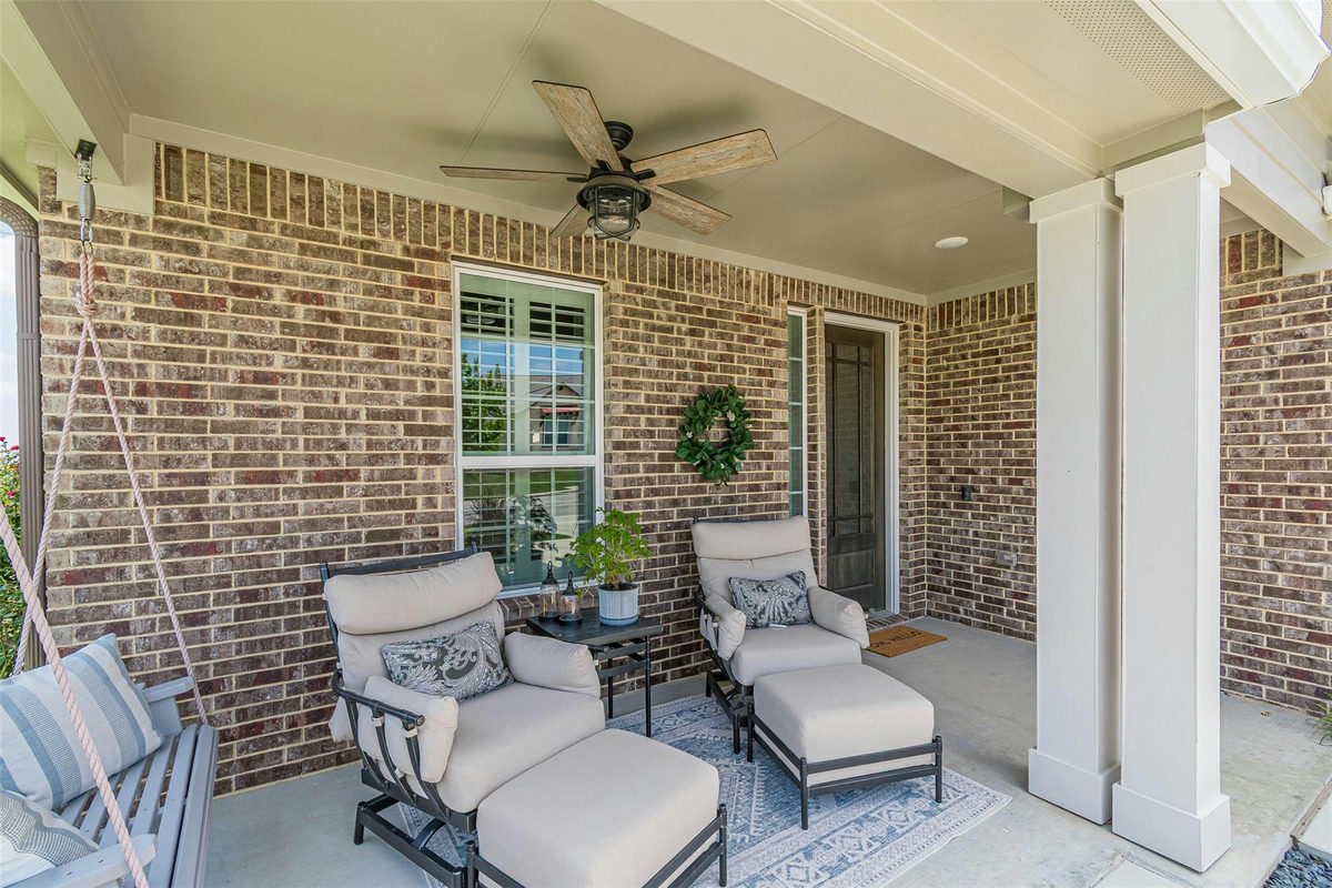 220 Cruising Oak St — photo 4
