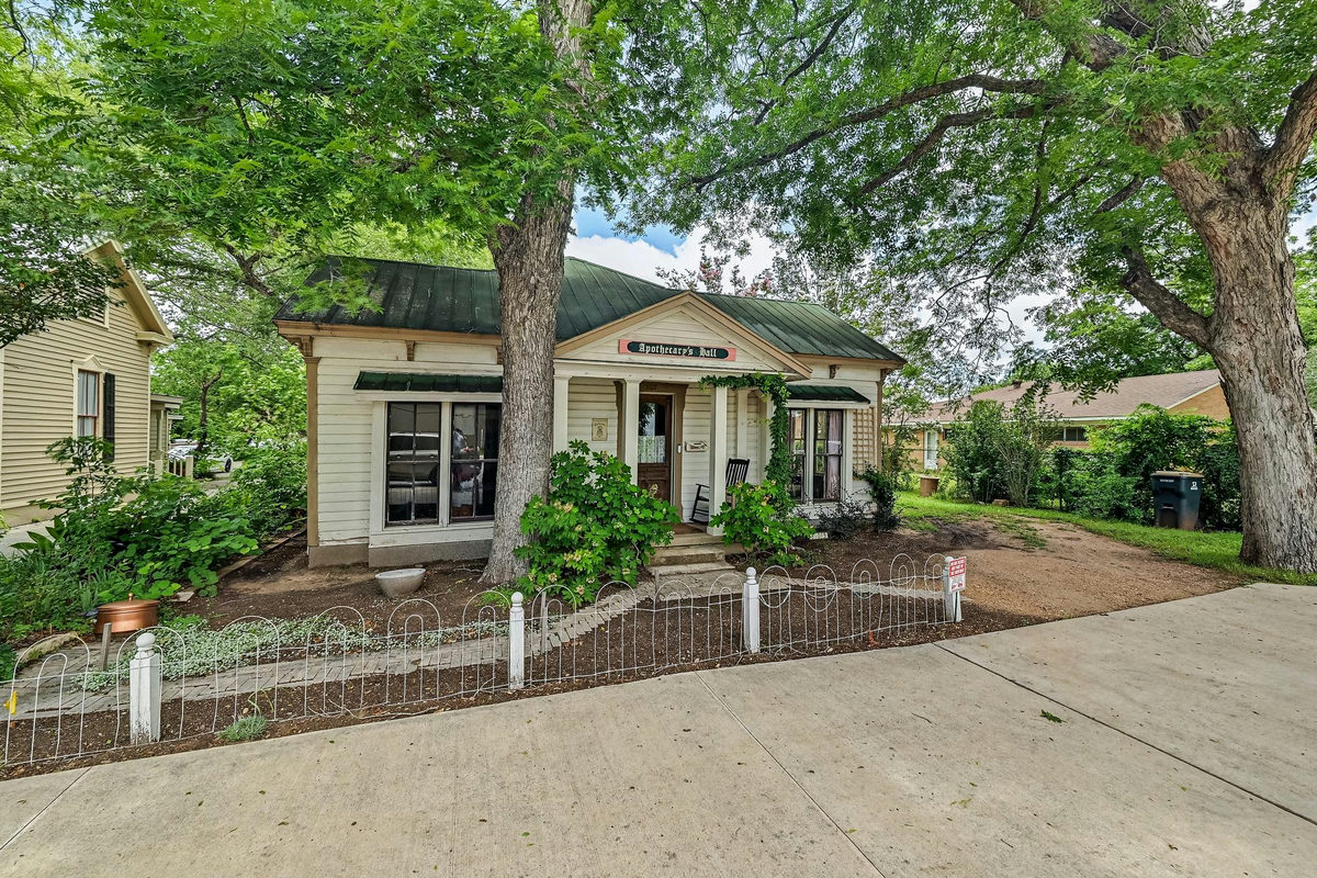 805 Main St — photo 2
