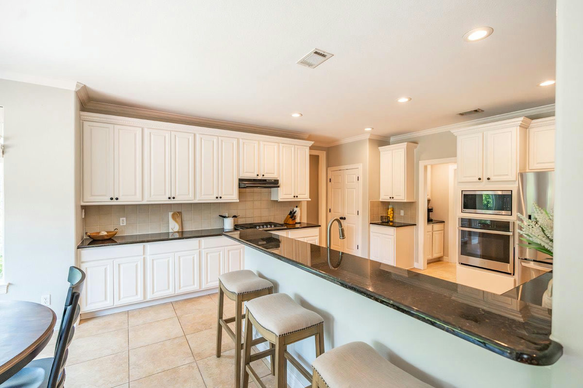 511 Broken Lance Dr — photo 3
