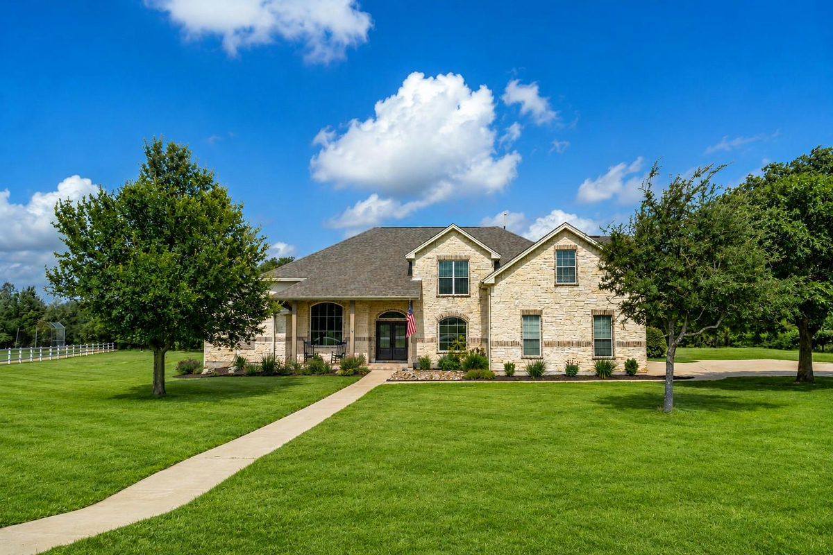 511 Broken Lance Dr — exterior