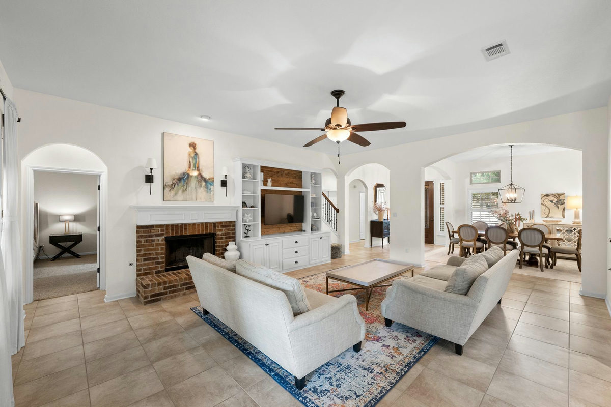 5025 Pyrenees Pass — exterior