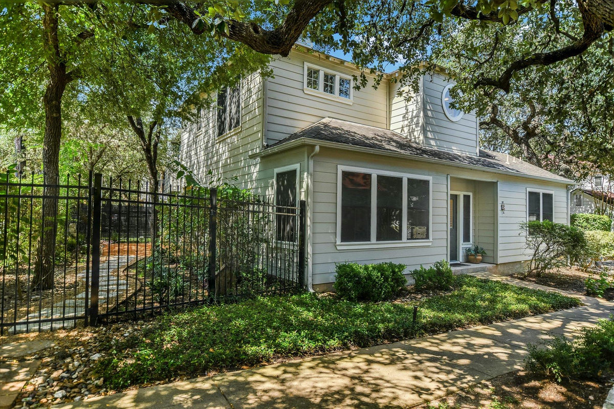 1011 Brodie St #8 — exterior