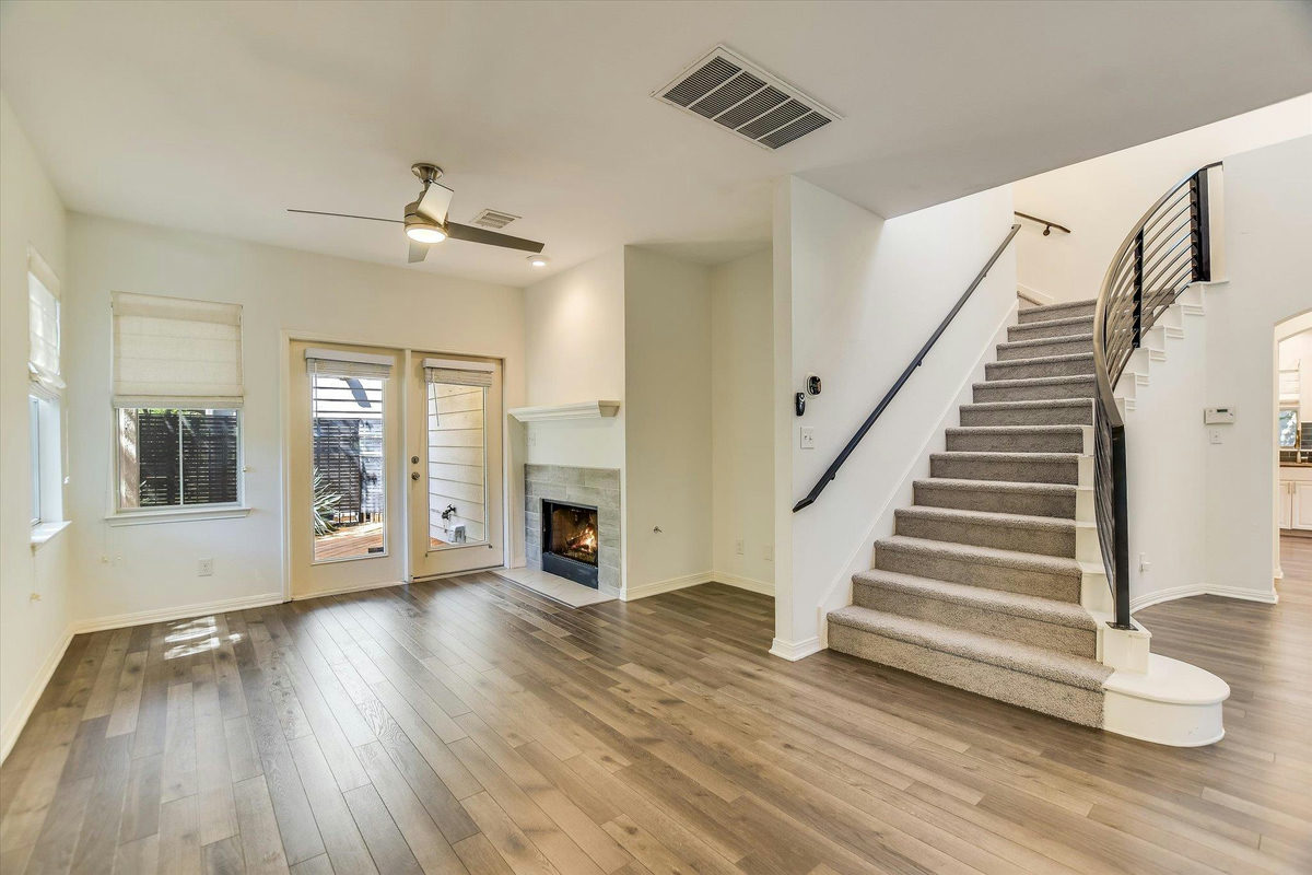 1011 Brodie St #8 — photo 4