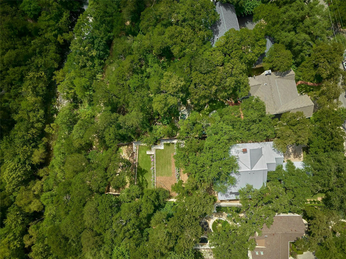 1012 Gaston Ave — photo 2