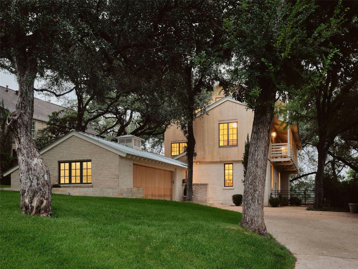 1012 Gaston Ave — exterior