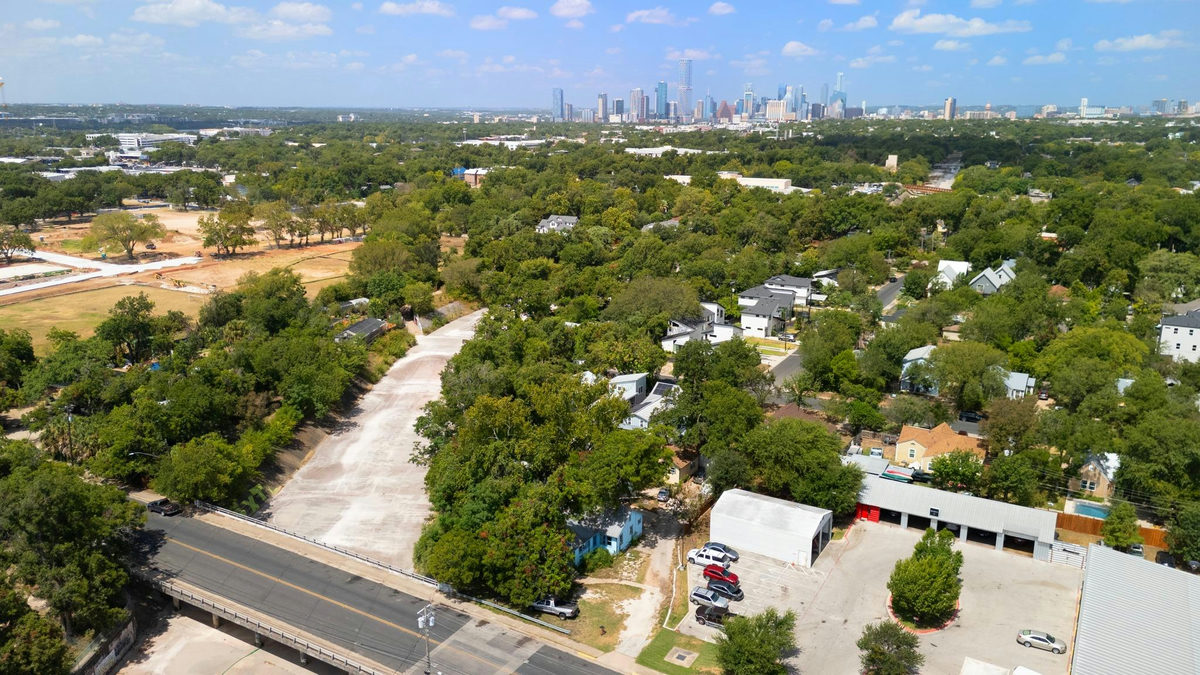 920 SHADY Ln — exterior