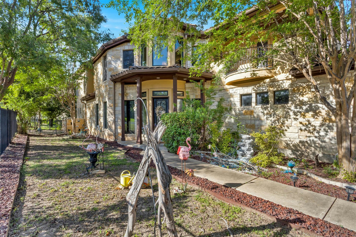 1 Treehaven Ln — exterior