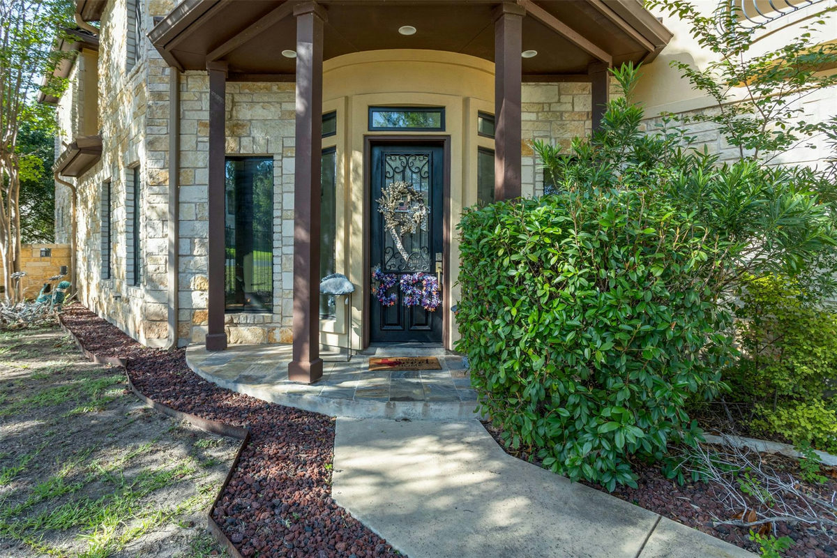 1 Treehaven Ln — photo 2