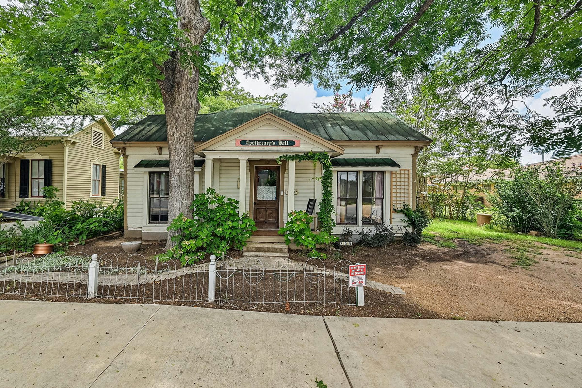 805 Main St — exterior