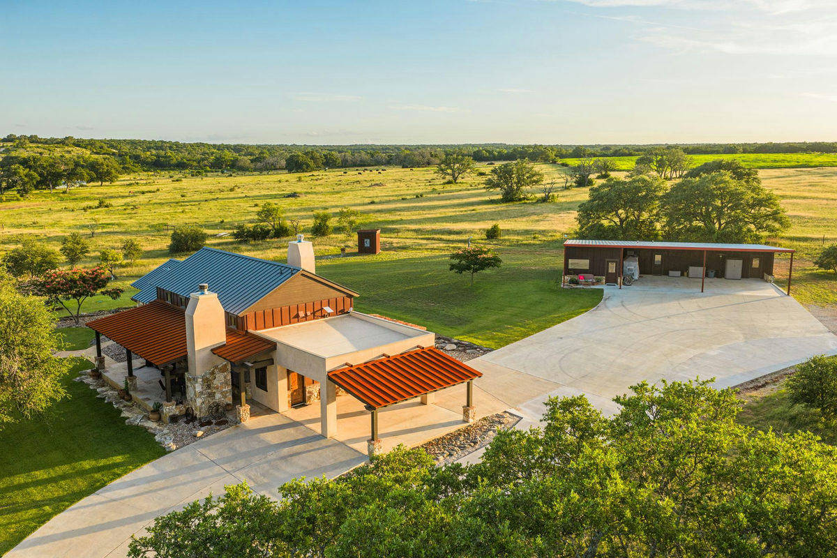 1509 County Road 326 — exterior
