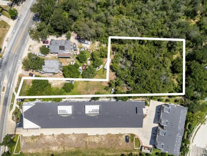 1813 Webberville Rd — exterior