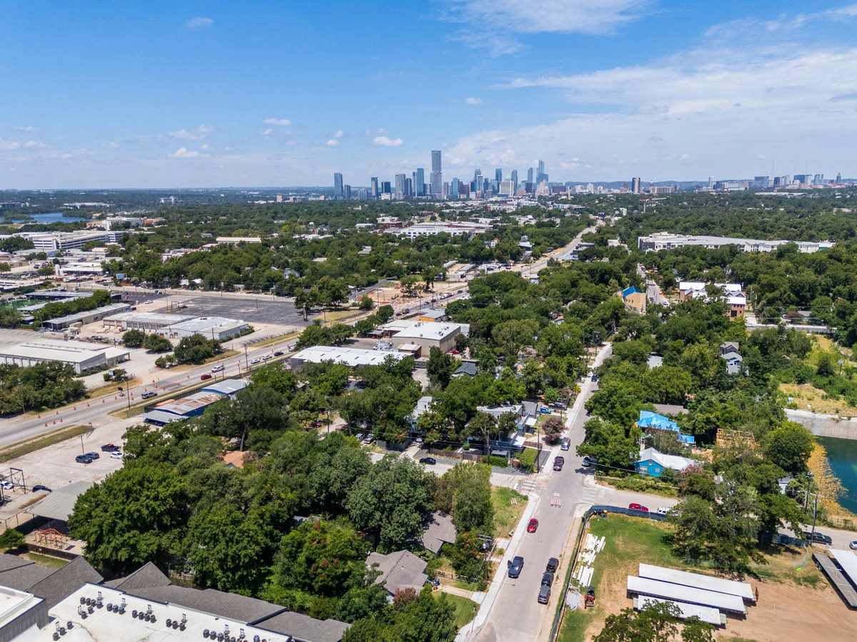 4801 Gonzales St — exterior