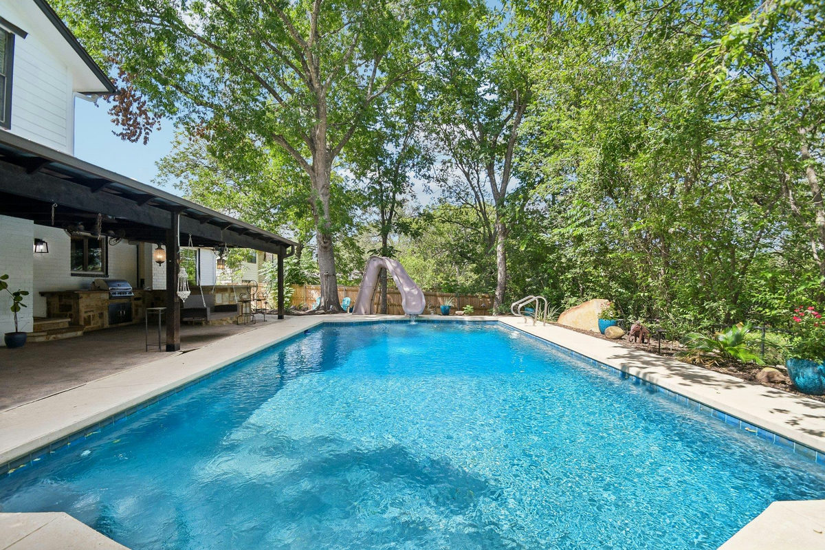 9203 Comburg Dr — exterior