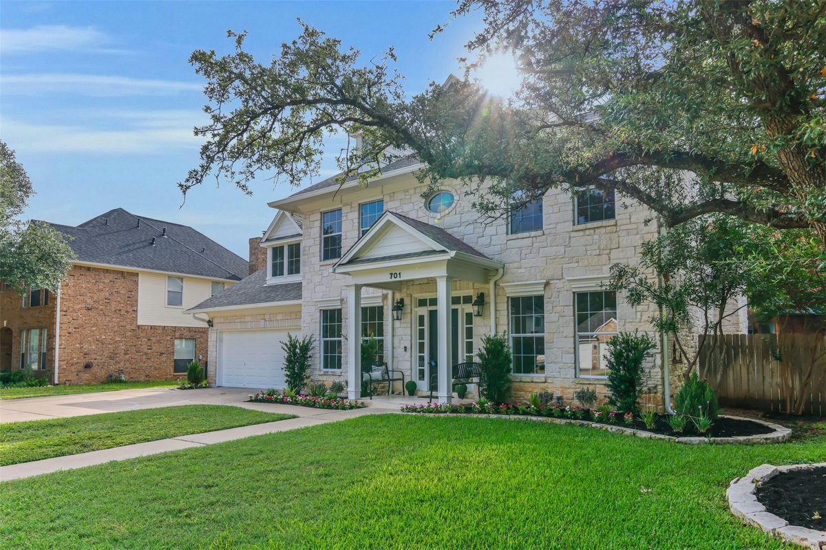 701 Oaklands Dr — photo 2