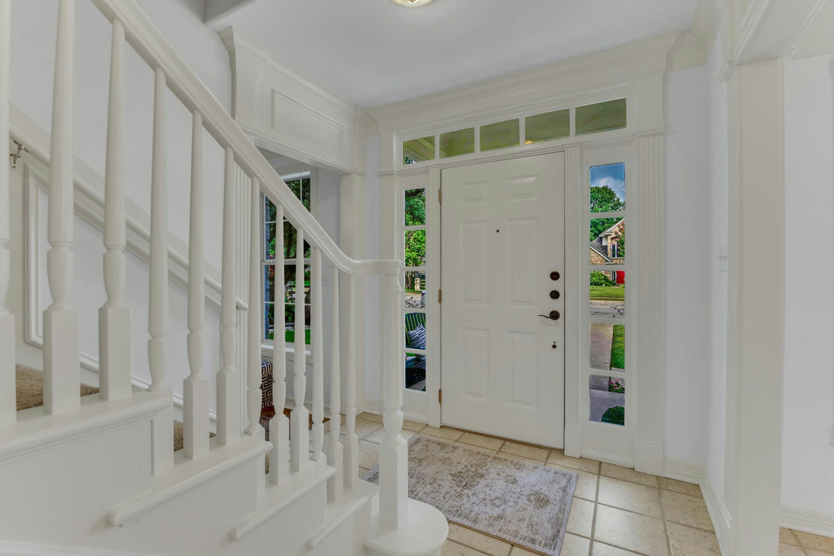 701 Oaklands Dr — photo 4