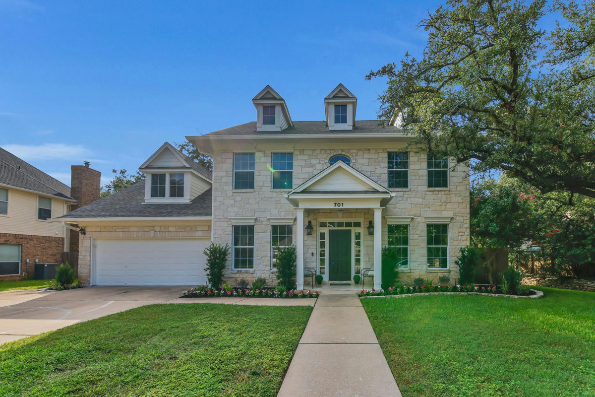 701 Oaklands Dr — exterior