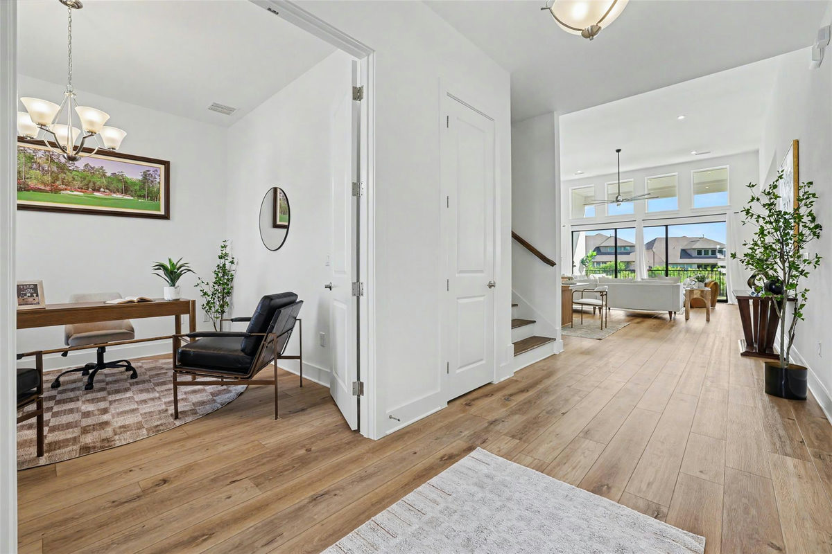 316 Valletta Way — photo 2