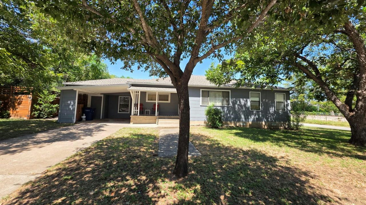 1028 Ellingson Ln — exterior