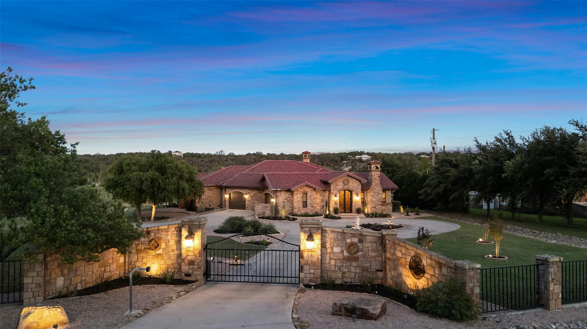 481 Chimney Cove Dr — exterior