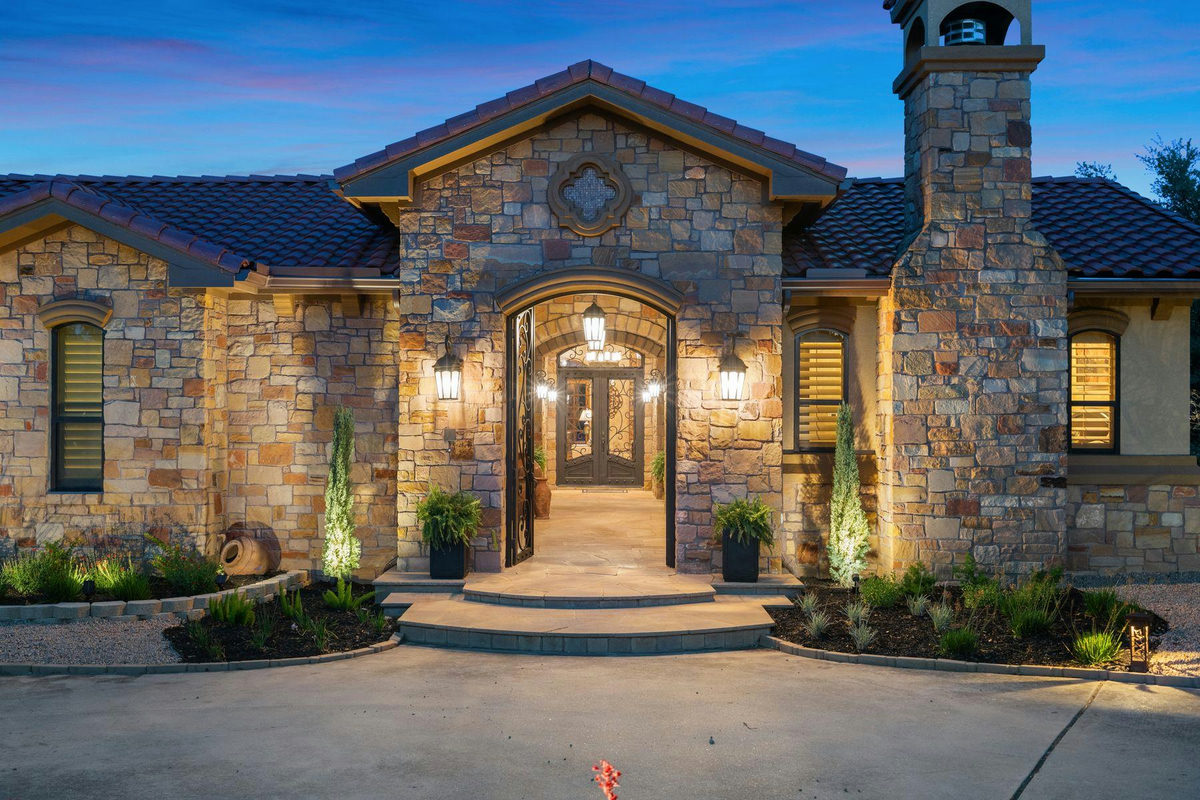481 Chimney Cove Dr — photo 3
