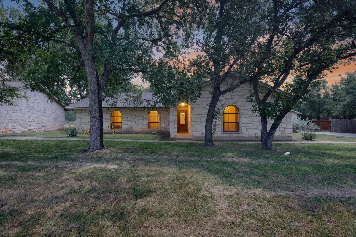 1002 Adventure Ln — exterior