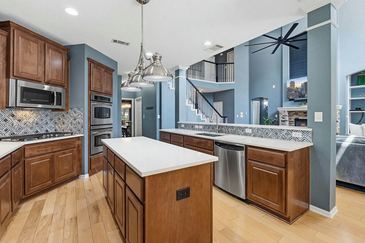 2700 Lothian Dr — photo 3
