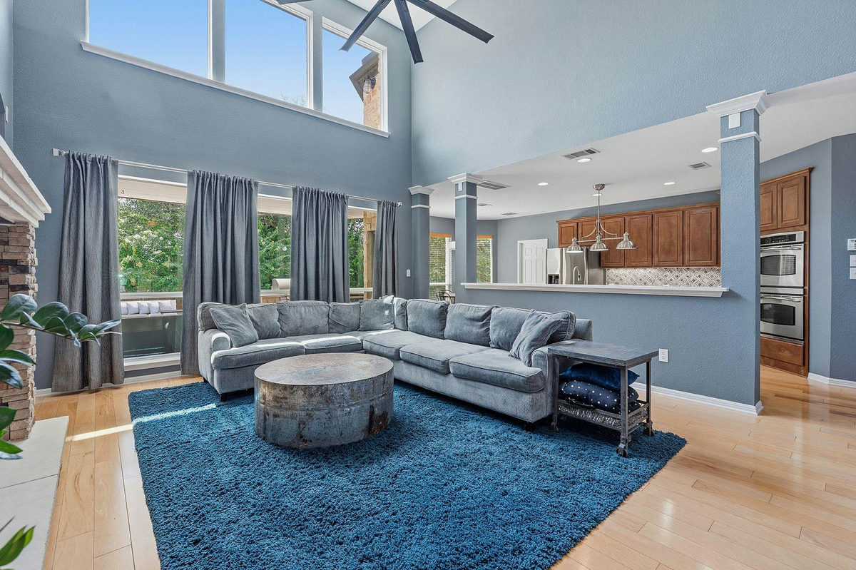 2700 Lothian Dr — photo 2