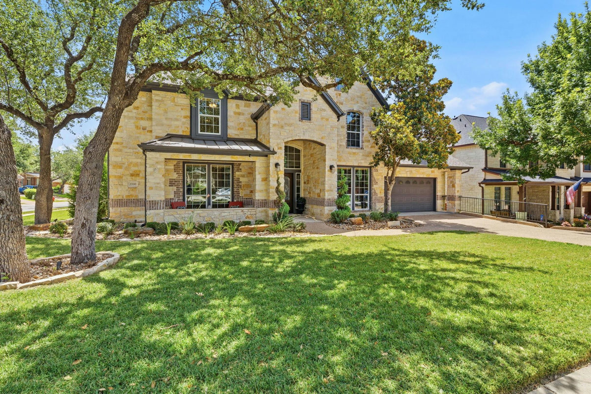 2700 Lothian Dr — photo 4