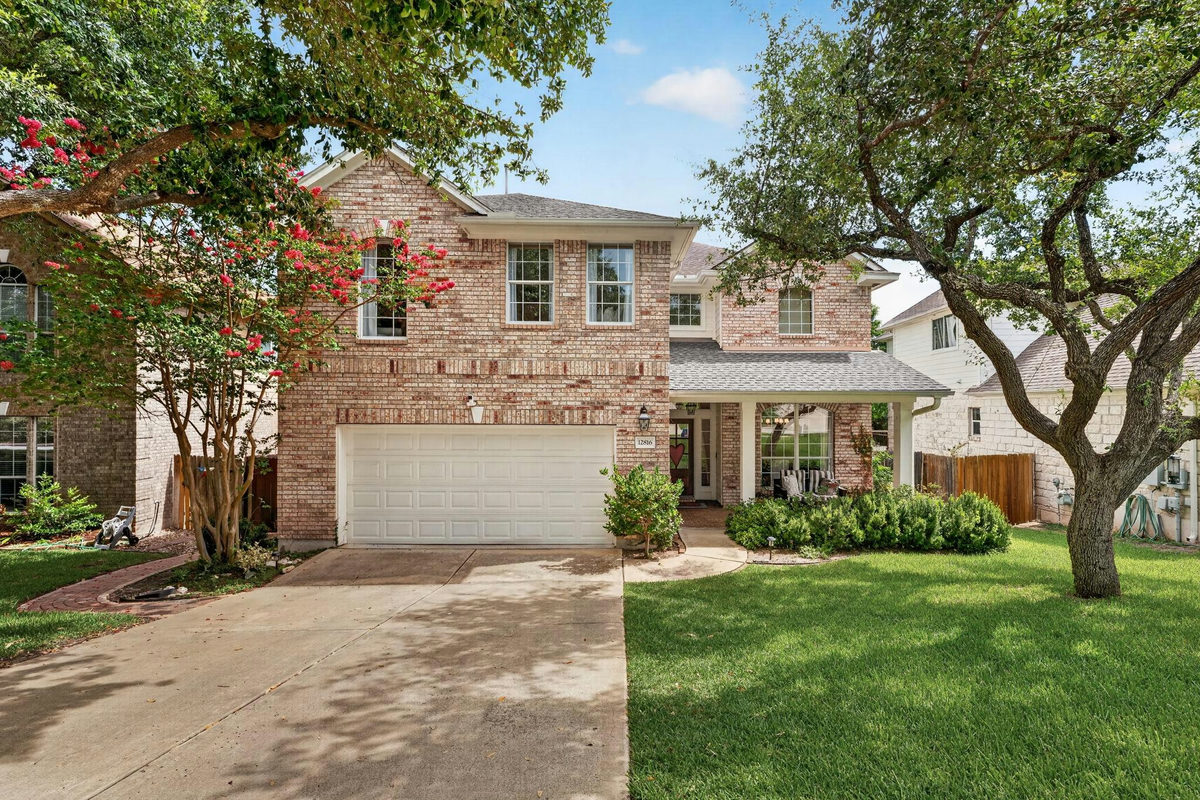 12816 Majestic Oaks Dr — exterior