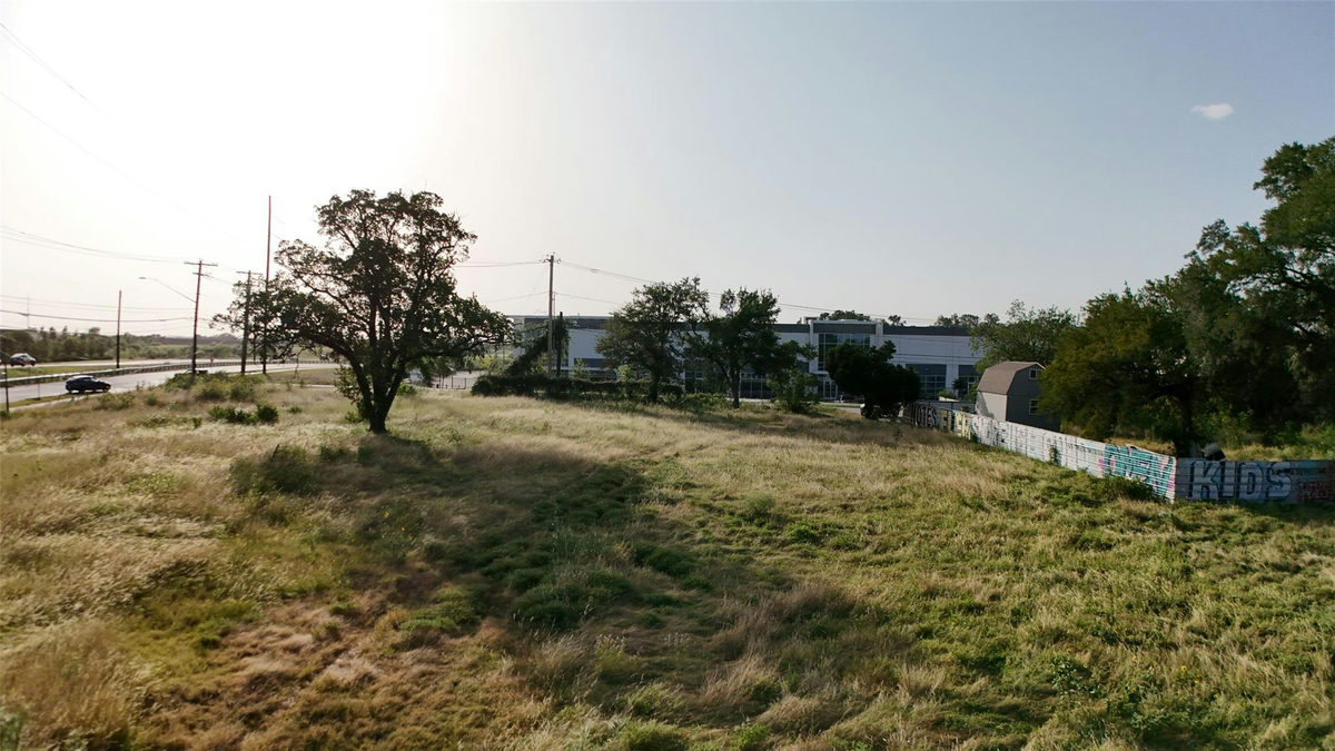 0 Bastrop Hwy — exterior