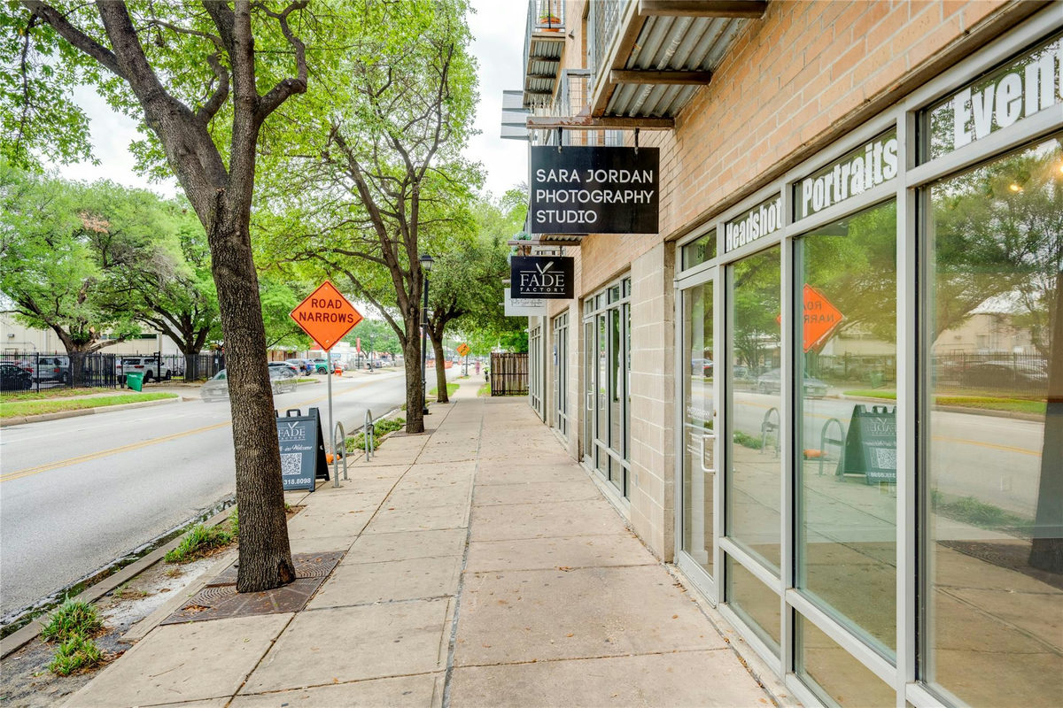 1601 E Cesar Chavez St #104 — exterior
