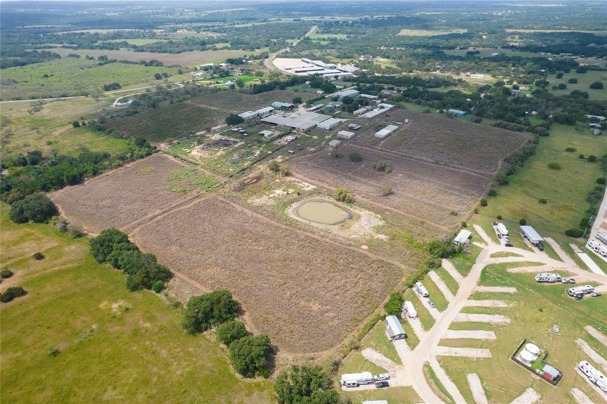 1805 S Fm 1174 — photo 4
