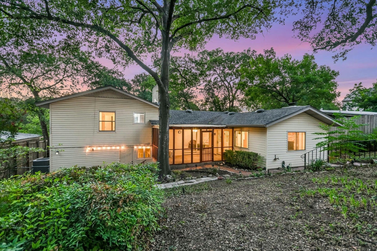 1113 BLUEBONNET Ln — photo 3
